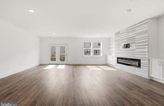 44824 TIVERTON SQ Gallery 4