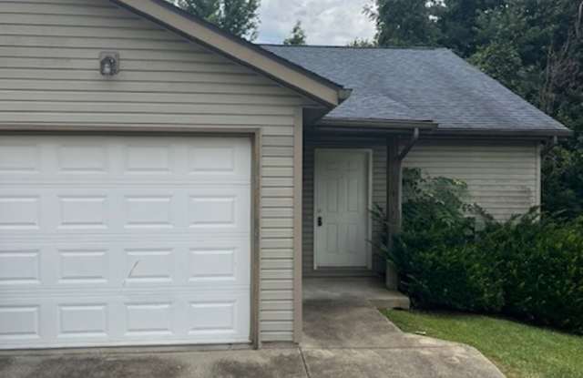 3 bedroom, 2 bathroom duplex on Bloomington's southside! photos photos