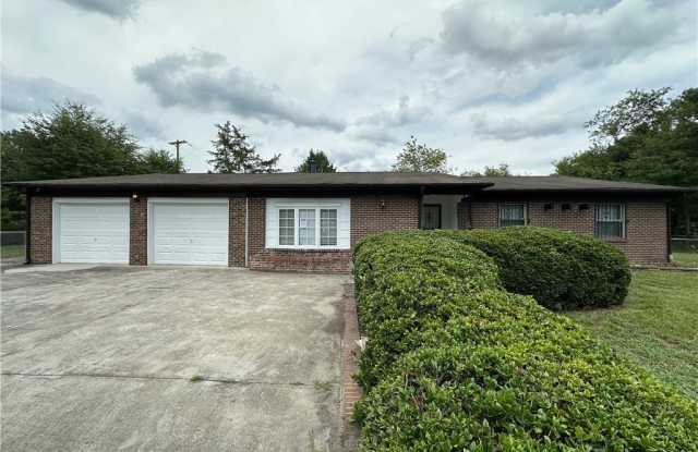 1601 Blue Springs Road Gallery 1