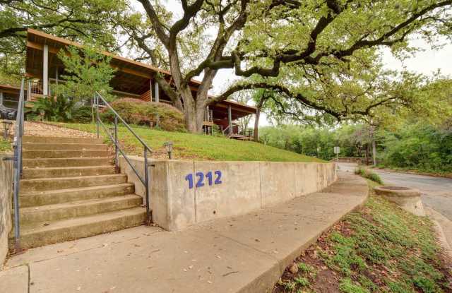 Clarksville Stunner ***ALL BILLS PAID*** photos photos