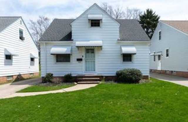 4 bedroom single family home in Garfield Hts photos photos