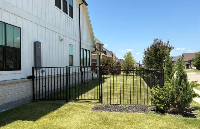 1451 Maplewood Drive Gallery 3