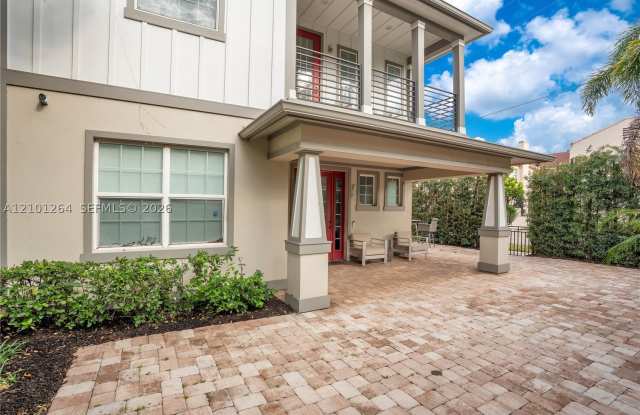555 Peacthree Gallery 2