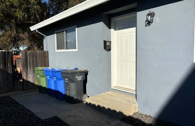 Modern & Stylish 2 Bedroom Duplex with Private Yard in Galt! photos photos Modern & Stylish 2 Bedroom Duplex with Private Yard in Galt! photos photos