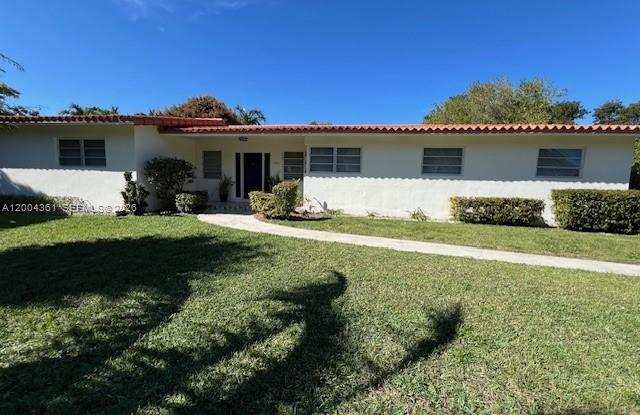 2500 Southwest 58th Avenue photos photos