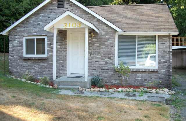 Unique 2 Bedroom Home in Bremerton with Lots of Privacy - 3103 15th Street, Bremerton, WA 98312