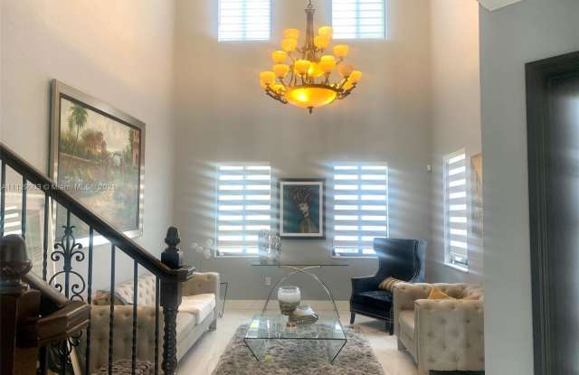 9024 NW 180th Ter Gallery 2