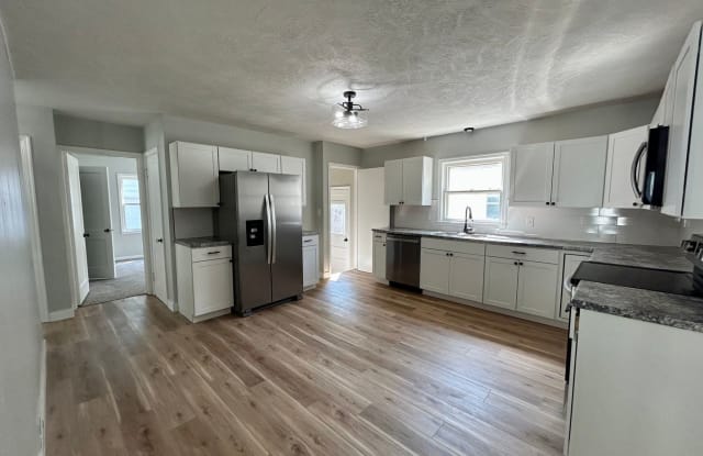 1104 S Glendale Ave - 1104 South Glendale Avenue, Sioux Falls, SD 57105