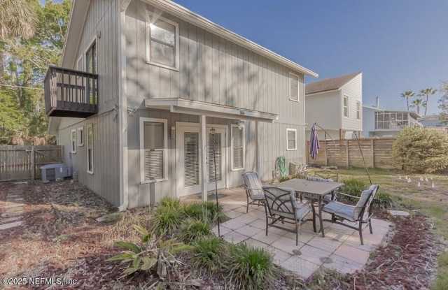 338 Magnolia St - 338 Magnolia Street, Atlantic Beach, FL 32233