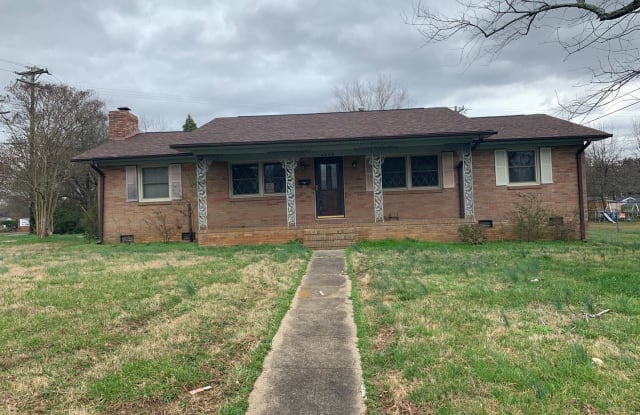 4942 Crestmont Dr - 4942 Crestmont Drive, Charlotte, NC 28205