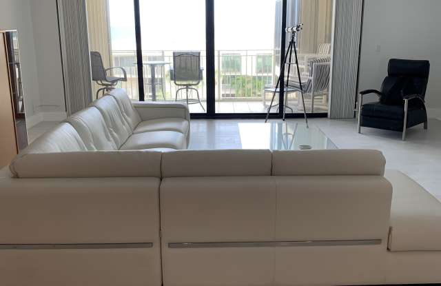 2155 S Ocean Boulevard Gallery 2