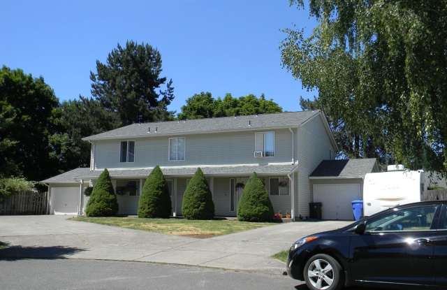 Triplex in Keizer photos photos Triplex in Keizer photos photos