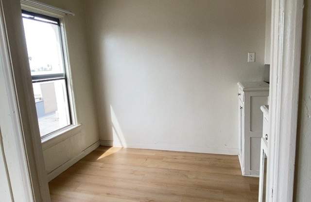 320 S Manhattan Pl Gallery 3