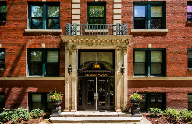 Broderick Manor Gallery 3
