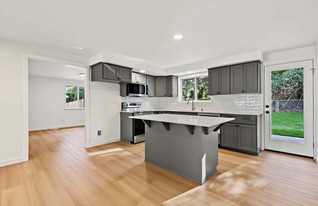 Lake Tapps living! Highly desired 3 bedroom Rambler!! Gallery 4