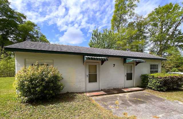 Cozy 1/1 Cottage at Hill Loop in Bonifay with Water/Sewer, Garbage, and Lawn Maintenance Included! photos photos