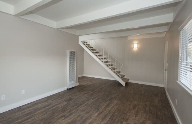 Monterey Townhouse photos photos