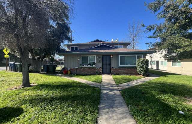 ***JUST REDUCED!!! 2 bedroom apartment located in the Arden Arcade, CA! photos photos