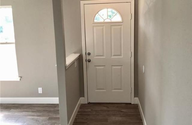 301 NW Abbey Pl - 2 Gallery 2