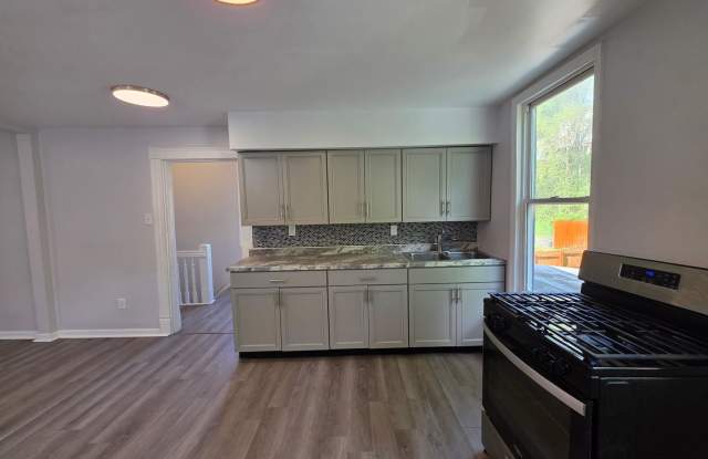 3 Bedroom 1 bath apartment in Beechview Gallery 3