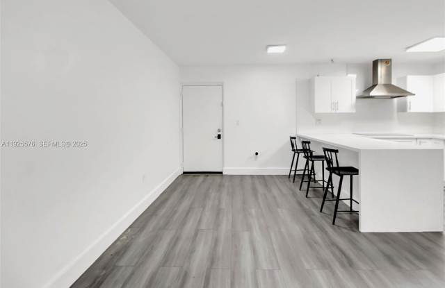 870 SW 129th Pl - 870 Southwest 129th Place, Tamiami, FL 33175