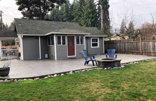 2 Bed/1 Bath Private Remodeled Home in desirable Jennings Lodge Neighborhood. Gallery 1