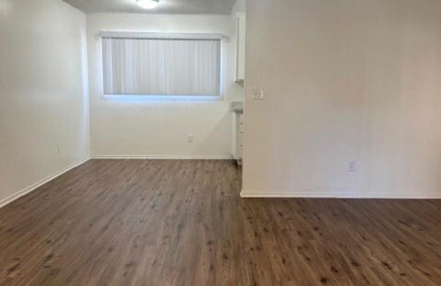 16872 Lynn Lane Gallery 4