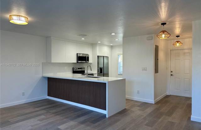 322 NE 3rd St photos photos 322 NE 3rd St photos photos