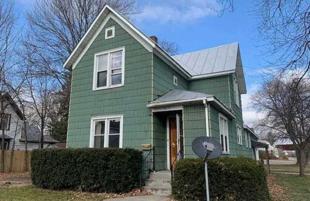 VIDEOTOUR: Remarkable 4-bedroom Home! PETS WELCOME photos photos