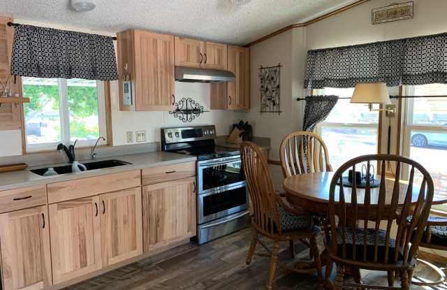 Two Bedroom Foothills Home! Gallery 4