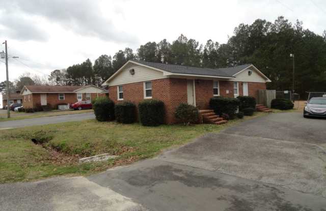 1 Bedroom 1 Bathroom available NOW in Bonnie Dune! - 4967 Fieldcrest Drive, Fayetteville, NC 28303
