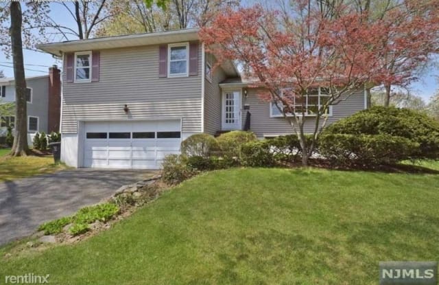 177 Fredrick St - 177 Fredrick Street, Paramus, NJ 07652