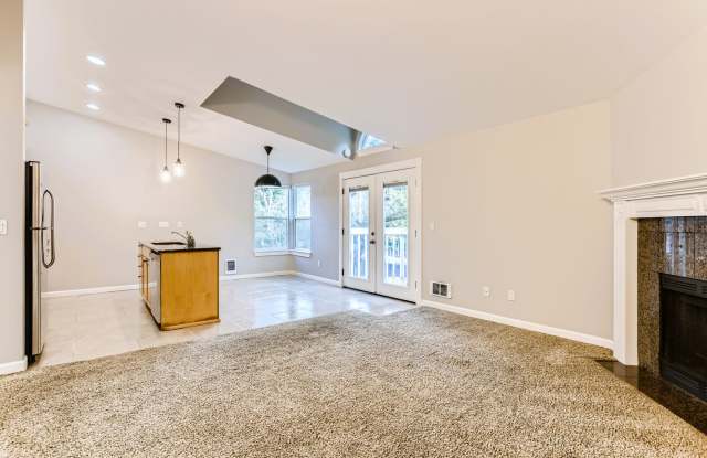 AVAILABLE AUGUST 1, 2026 >> Stunning 2BR/2BA Condo For Rent in Bellevue!! W/S/G Included!!! photos photos