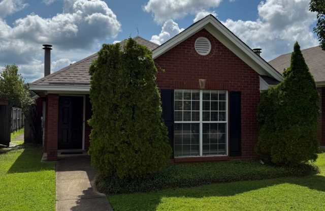 ** 3 Bed 2 Bath located in Thorington Trace ** Call 334-366-9198 to schedule a self tour photos photos