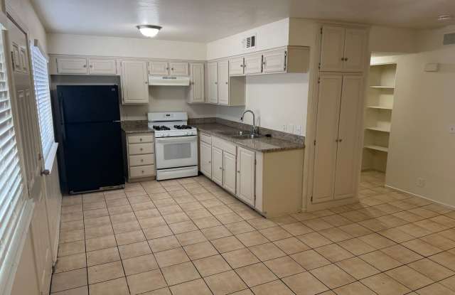 4 Bedroom 1.5 Bathroom Cheyenne & Civic Center Gallery 3