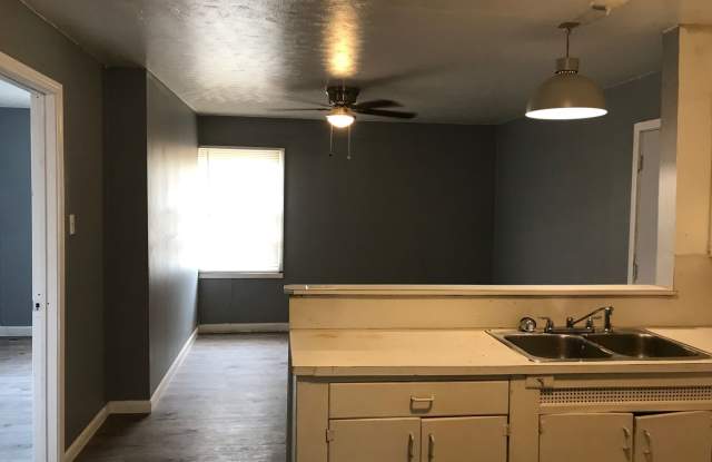 Handyman Special $0 First Month's Rent / “You fix, you SAVE BIG!!” Contact Diane for details: 806 704-3055 ext 2 Gallery 4