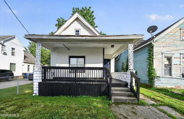 1970 North Ontario Street Gallery 1