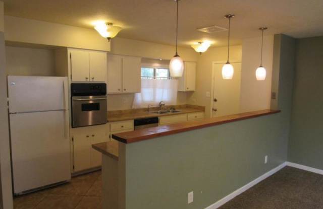 1605 E PALMCROFT Drive Gallery 3