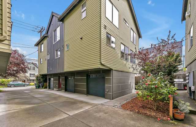 Walk to Light Rail in great Columbia City Location! Offering Move-In Special. Gallery 3