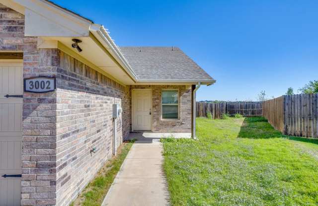 Peaceful 3 Bed, 2 Bath Cul-De-Sac Rental Ready for New Tenants- Granbury ISD- 76049 Gallery 3