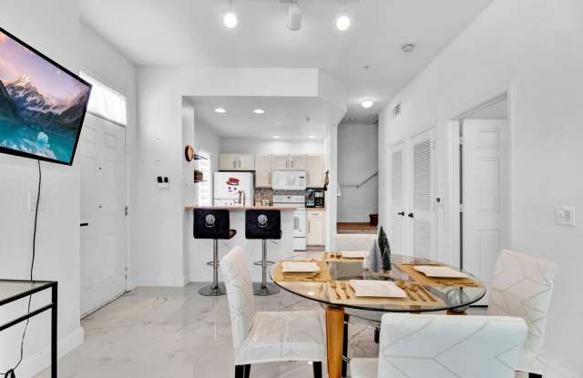 Spacious 4BR Townhome in Kissimmee Gallery 4