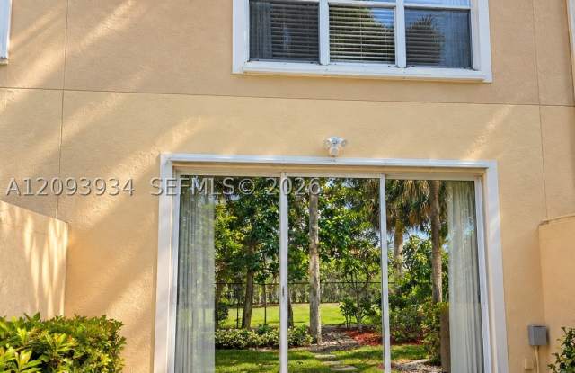 1015 Pinewood Lake Ct Gallery 2