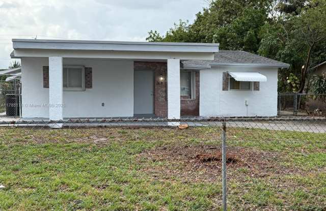 2631 NW 25th St photos photos