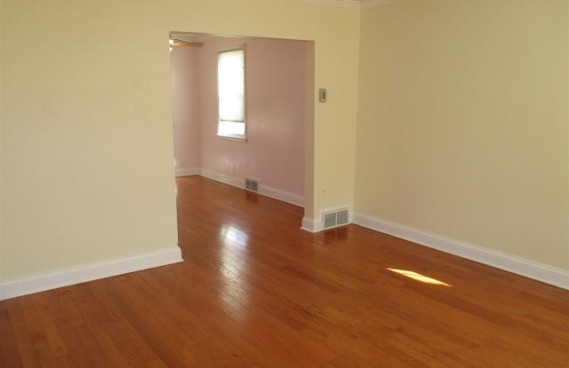 1744 Redwood Ave Gallery 2