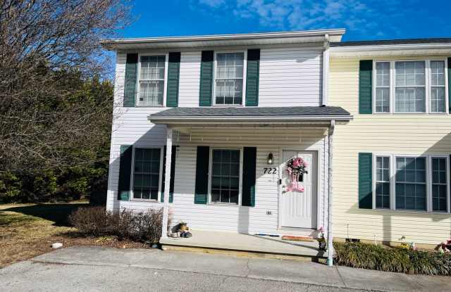 2 Bedroom, 2.5 Bath Townhouse photos photos