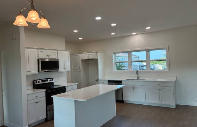 Available now! Brand New 3-Bedroom, 2-Bath House - McLean IL Gallery 3