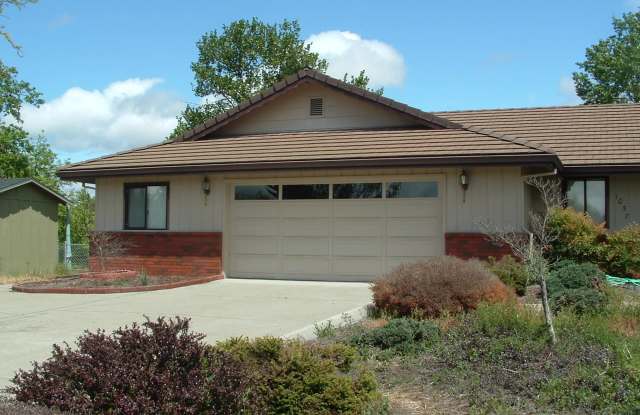 River beauty - 1057 Mesman Drive, Grants Pass, OR 97527