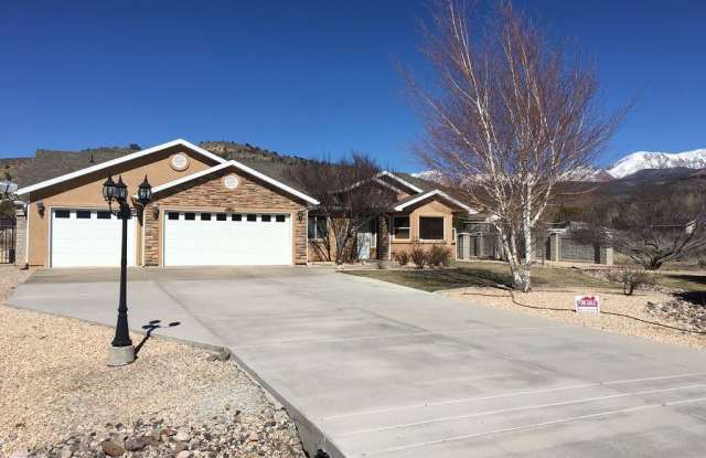 1090 W Sapphire Gallery 2