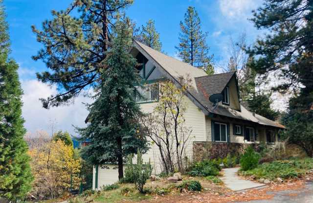 Beautiful 5 Bedroom 3 Bath Lake View Home with Two Car Garage photos photos