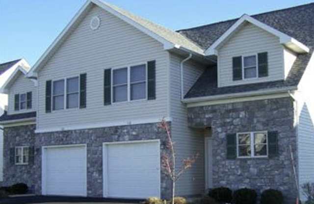 3 bedrooms, 3 bathroom Townhome Gallery 1